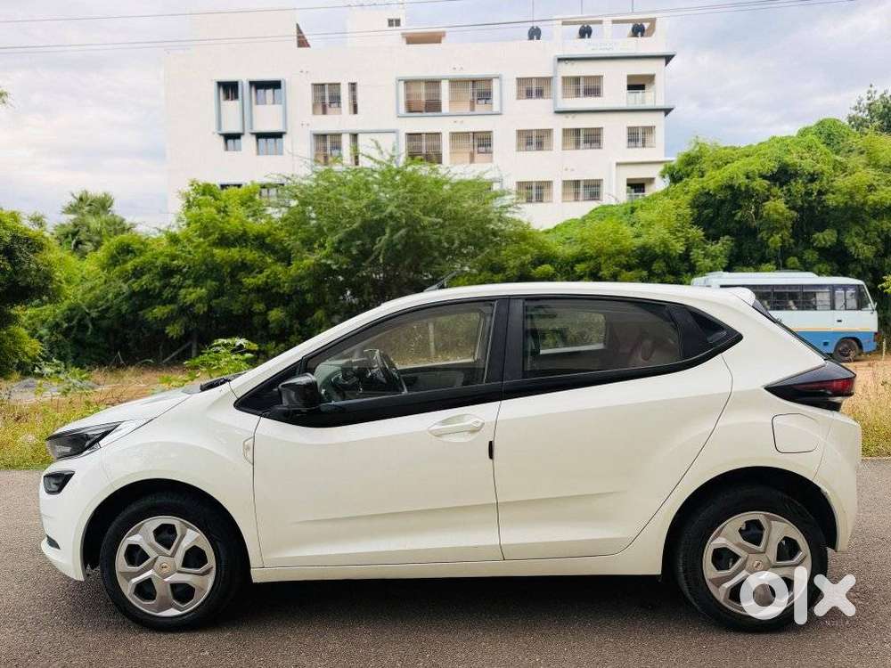 Tata Altroz 1.2 Xm Plus, 2022, Petrol