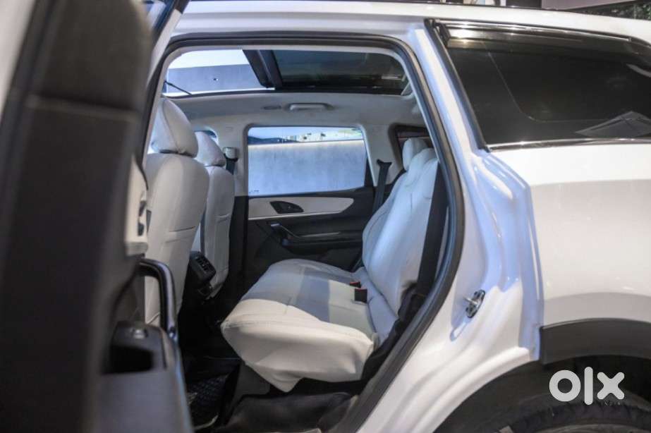Mahindra Xuv700 2.2 Ax 5 Diesel At Str, 2023, Diesel