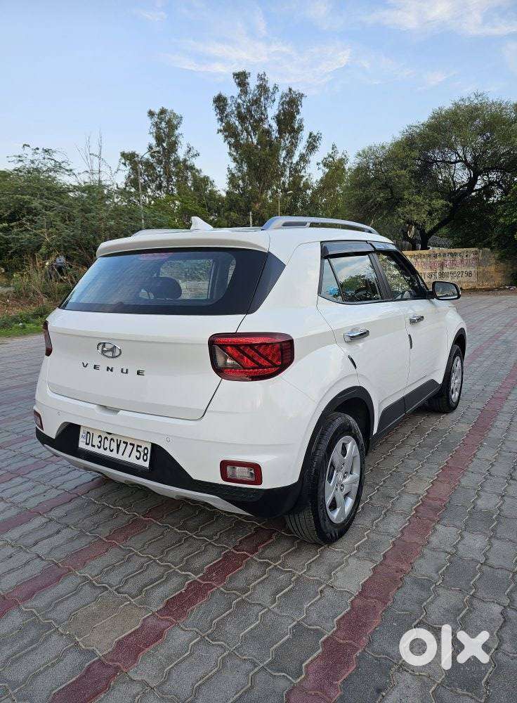 Hyundai Venue 1.2 S Plus, 2022, Petrol