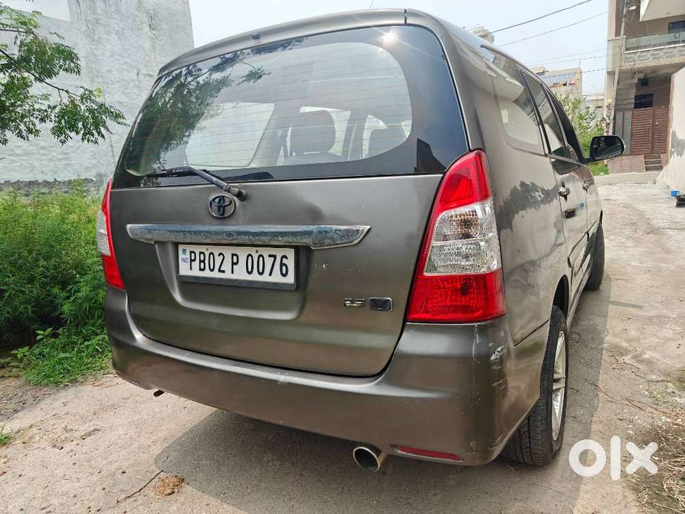 Toyota Innova Grey 2012