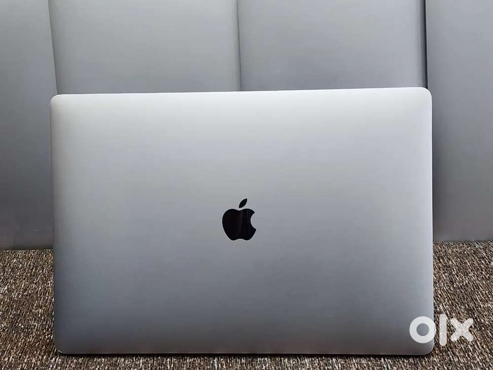 Apple Macbook Pro i7 16gb 256gb 5.5gb GFX 15inch RetinaTouchbar