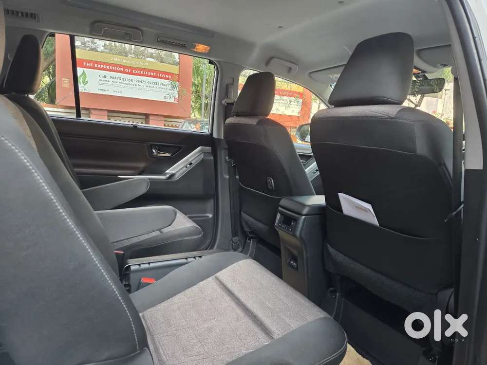 Toyota Innova Hycross