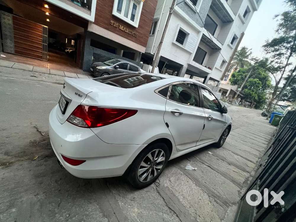 Hyundai Verna Fluidic 1.6 Sx(o) Diesel Top End Model(2014) White