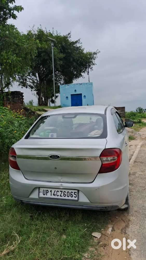 Ford Aspire Titanium Blu 2016