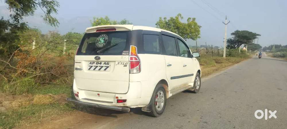 Mahindra Xylo 2013