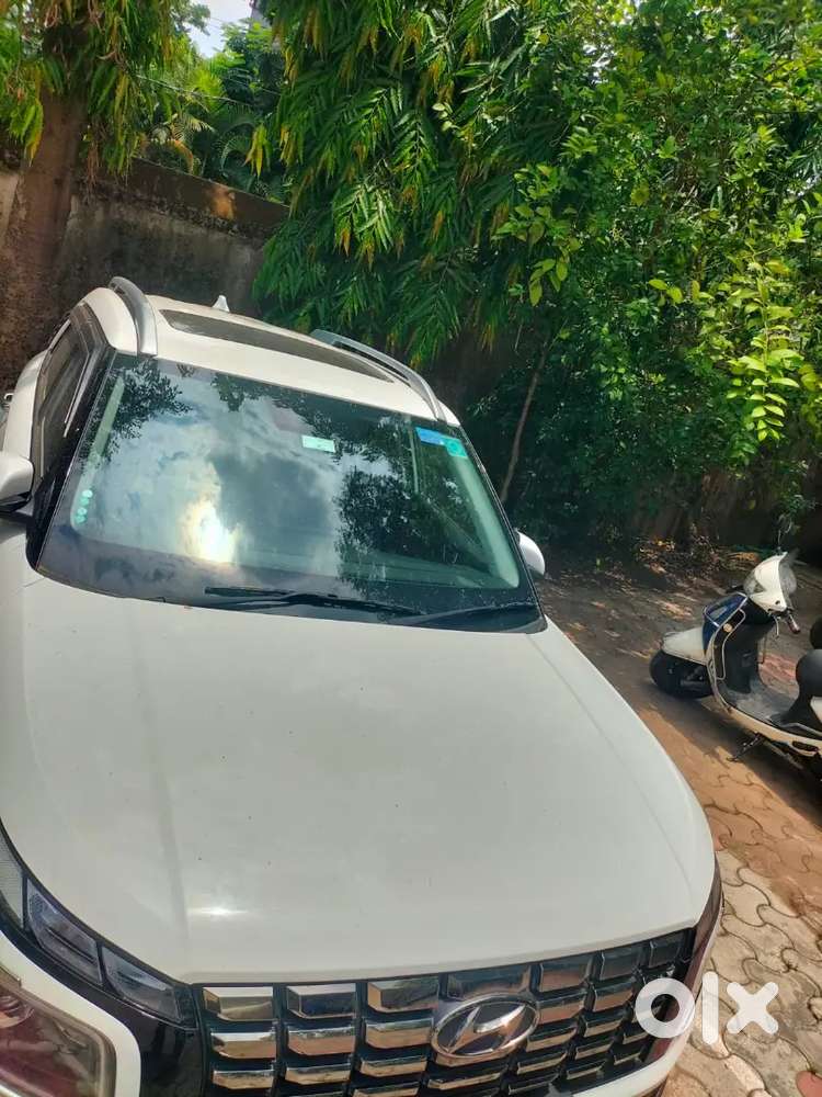 Hyundai Venue 2024 Petrol 8000 Km Driven
