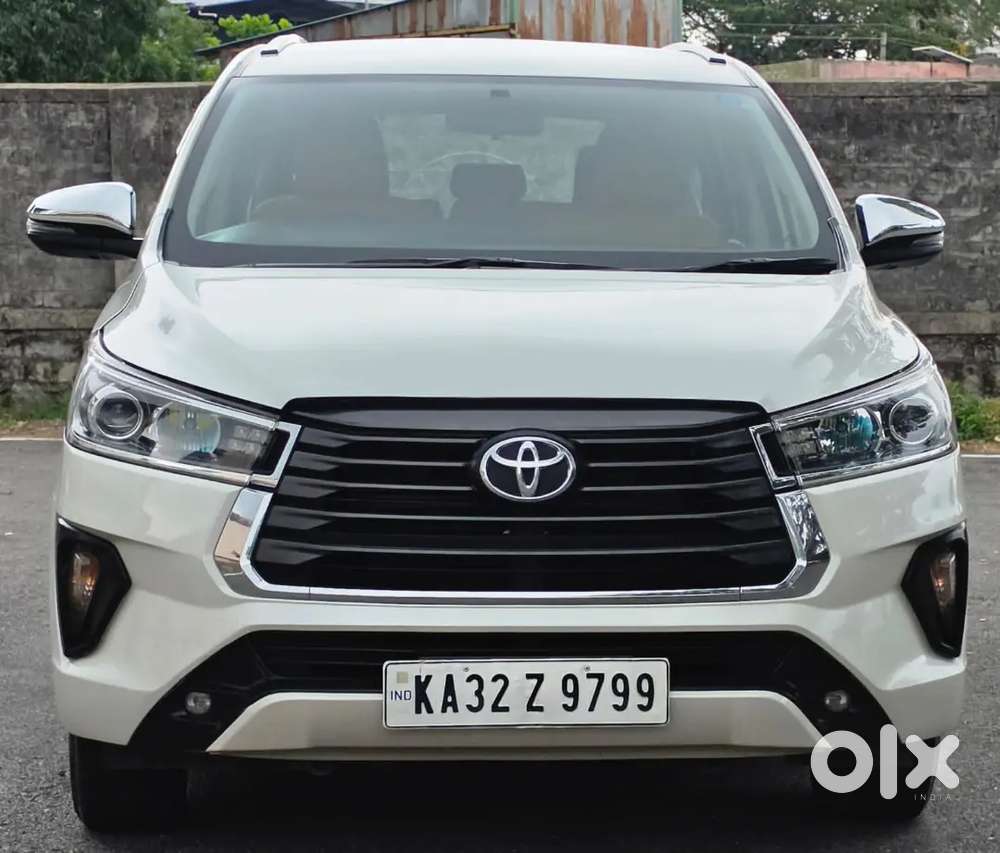 Innova Crysta 2.4 V Mt 8 Str 2021