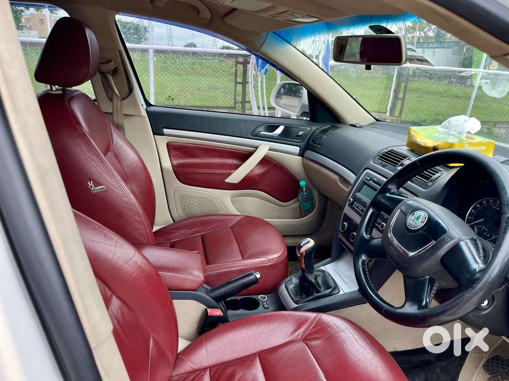 Skoda Laura Ambiente 2.0 Tdi Cr Manual, 2011, Diesel