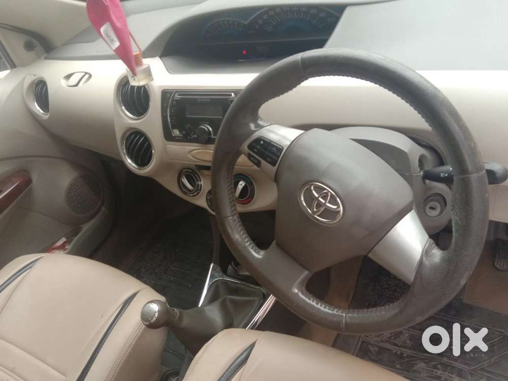 Toyota Etios V, 2013, Petrol