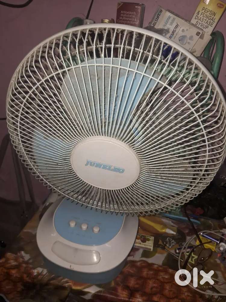 Fan runs without electricity and electricity tablefan