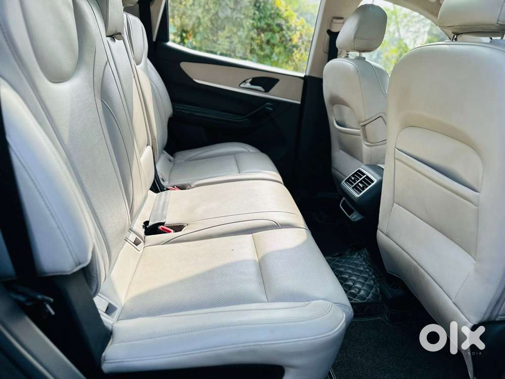 Mahindra Xuv700 2.0 Ax 7 Petrol Mt Str, 2022, Petrol