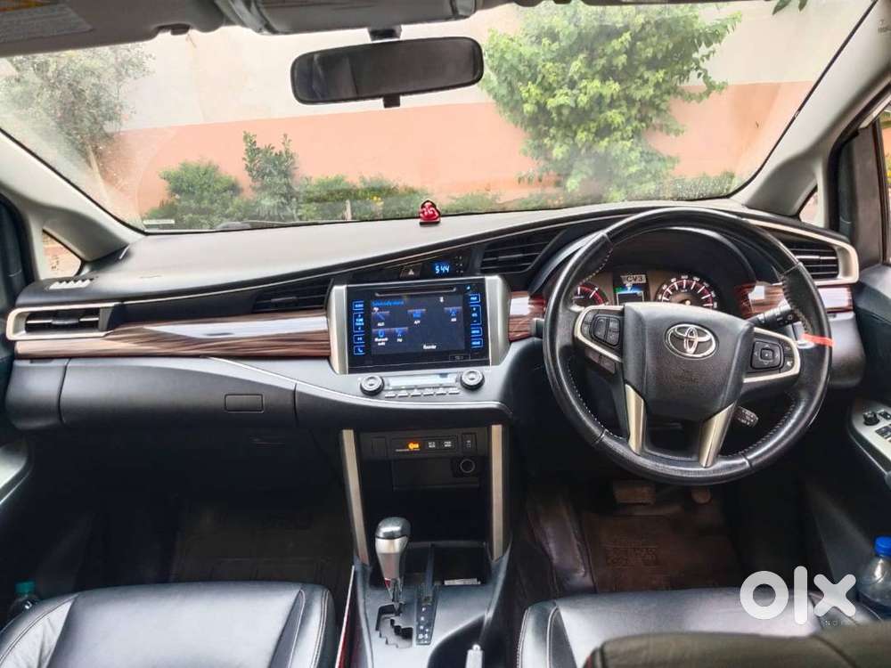 Toyota Innova Crysta 2.8 Touring Sport.