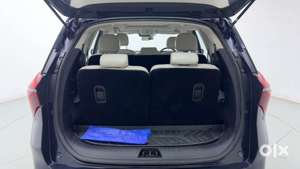 Mahindra Xuv700 2.0 Ax 7 Petrol At Str, 2025, Petrol