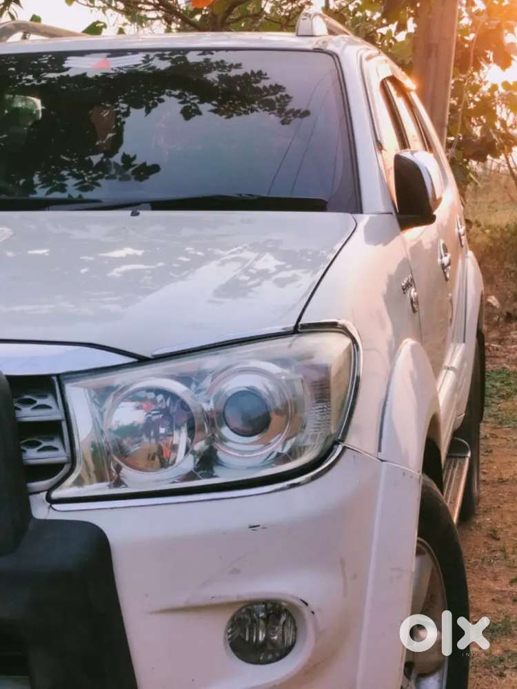 Toyota Fortuner  2011