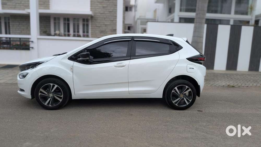 Tata Altroz Xz, 2025, Petrol
