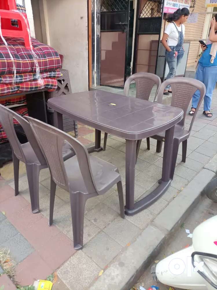 Plastic table and chairs olx best sale