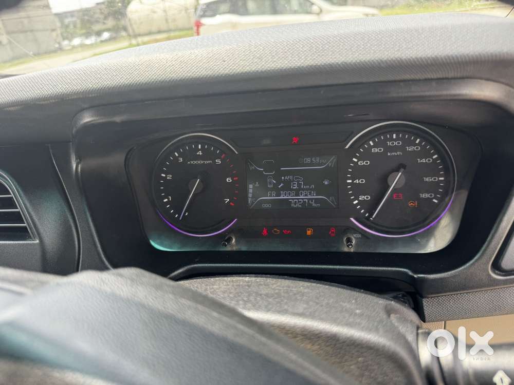 Mahindra Marazzo M4, 2018, Diesel
