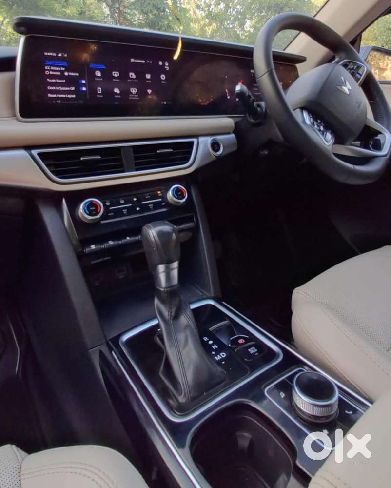 Mahindra Xuv700 2.0 Ax 7 Petrol At Luxury Pack Str, 2021, Petrol