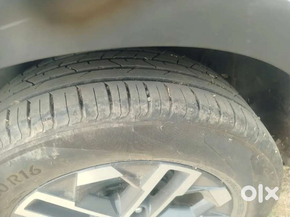 Hyundai Venue 2022 Petrol 4600 Km Driven