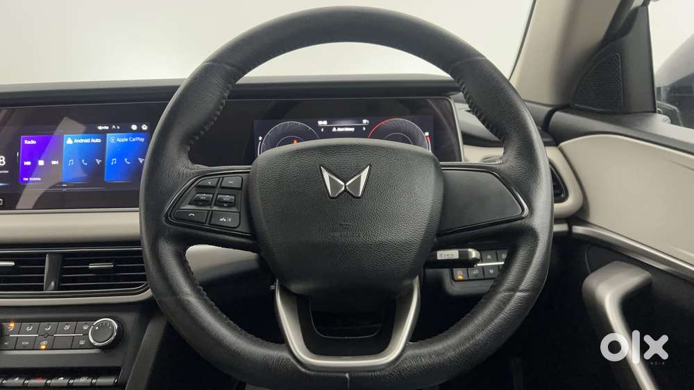 Mahindra Xuv700 2.0 Ax 3 Petrol At 5 Str, 2023, Petrol