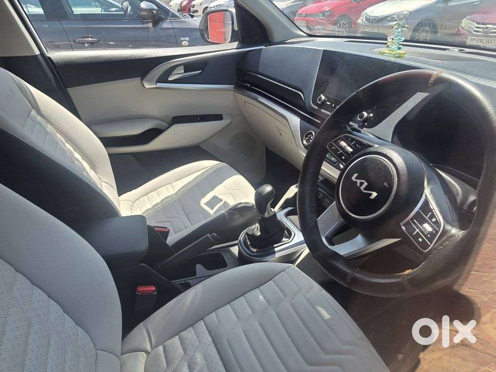 Kia Carens G 1.5 6mt Premium (o) 7-seater, 2025, Petrol