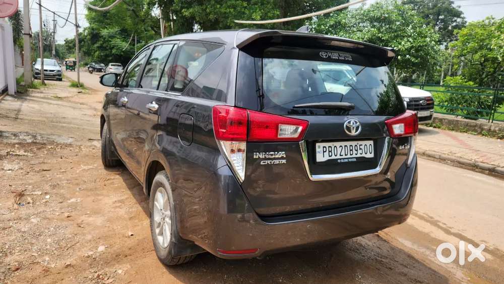 Toyota Innova Crysta 2016 Mt 7 Str , All Company Records , New Tyres ,