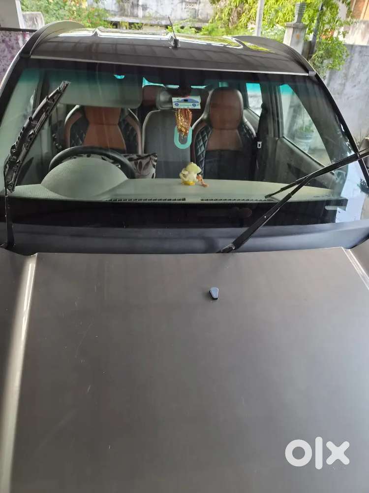 Mahindra Kuv 100