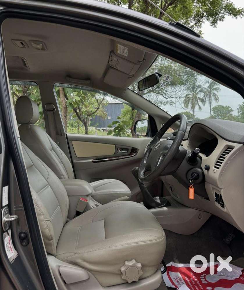 Toyota Innova 2.5 Vx 8 Seater Bs Iv, 2014, Diesel