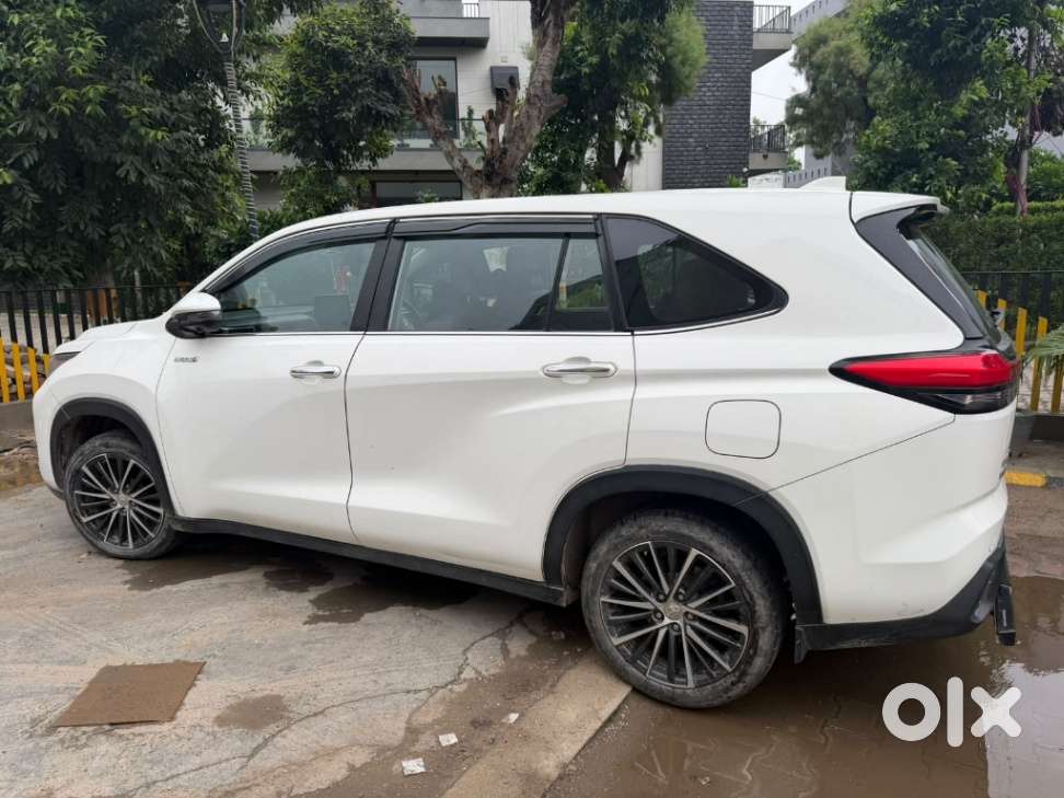 Toyota Innova Hycross 2.0 Zx Hybrid 7 Str, 2024, Petrol