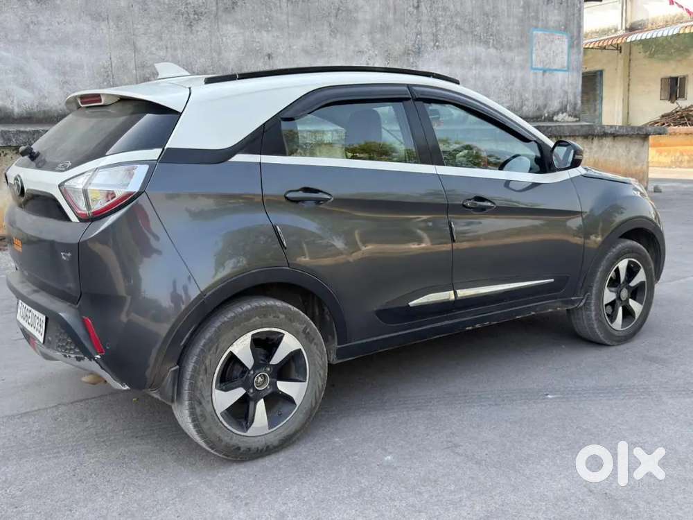 Nexon Xz Plus Sunroof Excellent Condition