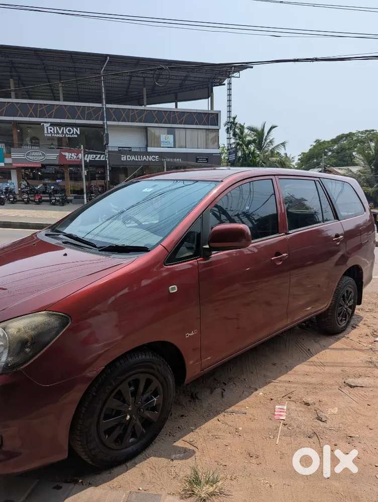 Toyota Innova 2.5 Gx 7 Str Red Mica Metallic
