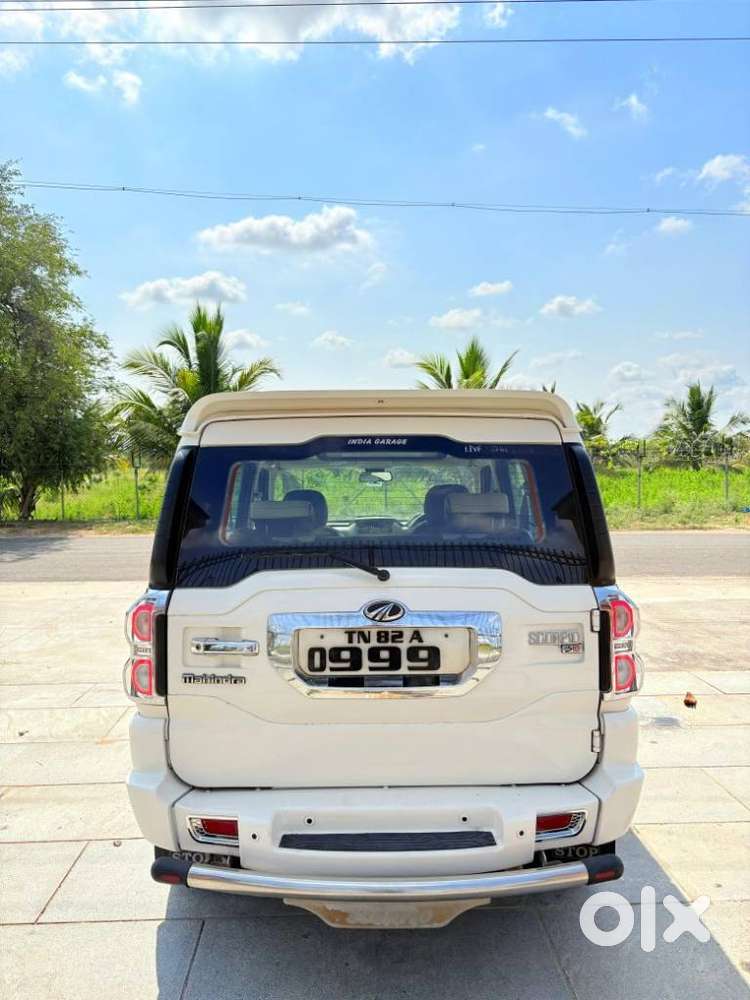 Mahindra Scorpio S10, 2015