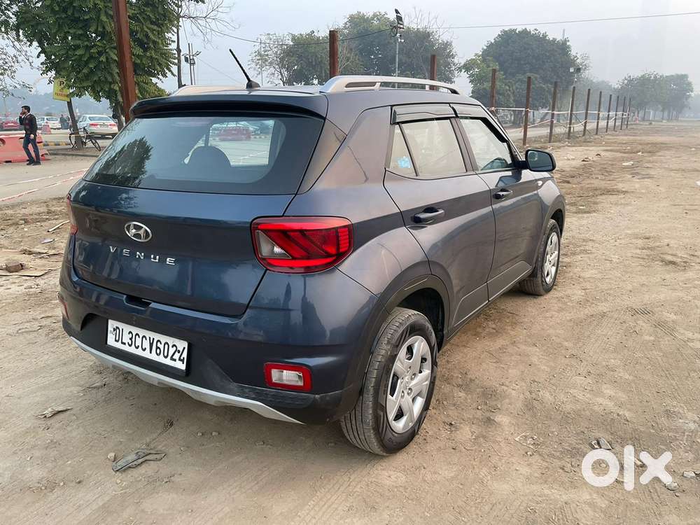 Hyundai Venue 2022 Petrol Well Maintained Complete Service Record