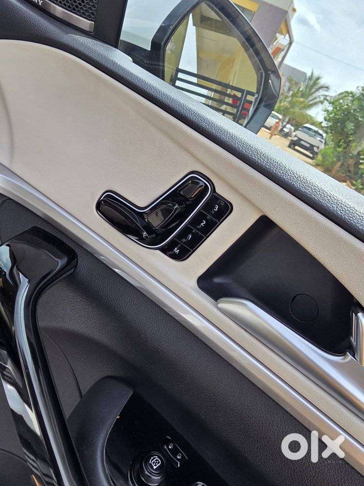 Mahindra Xuv700 Ax7 Luxury Pack Awd, 2022, Diesel