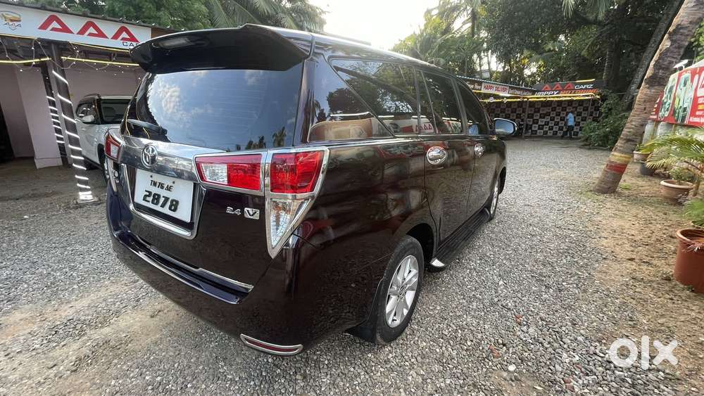 Toyota Innova Crysta 2.4 V 8 Str, 2016, Diesel