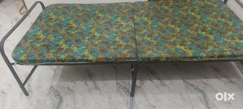 Folding Bed with gadda