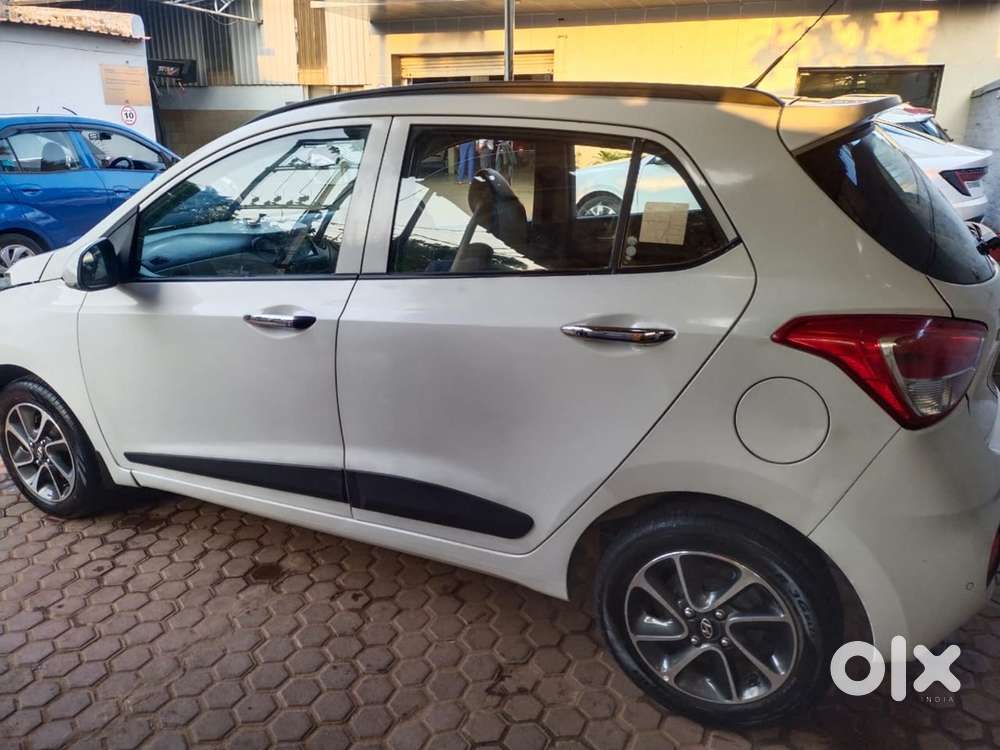 Hyundai Grand I10 - Asta (top Model) 2017 -zero Depreciation Insuranc
