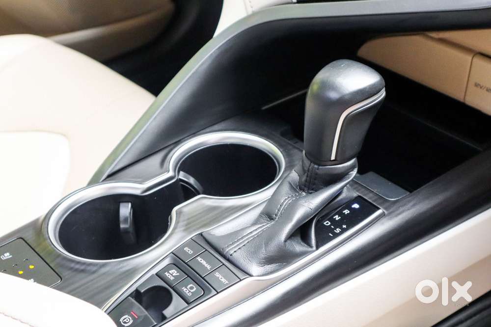 Toyota Camry Hybrid, 2024, Petrol