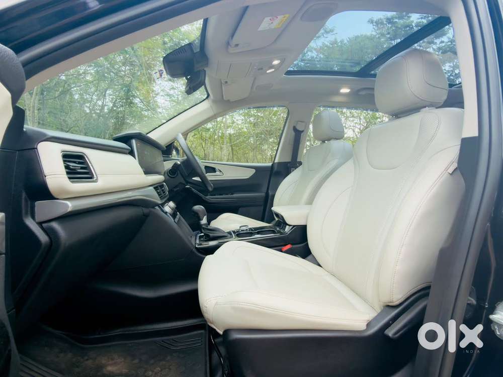 Mahindra Xuv700 2.2 Ax 7 Diesel At Luxury Pack Str, 2025, Diesel