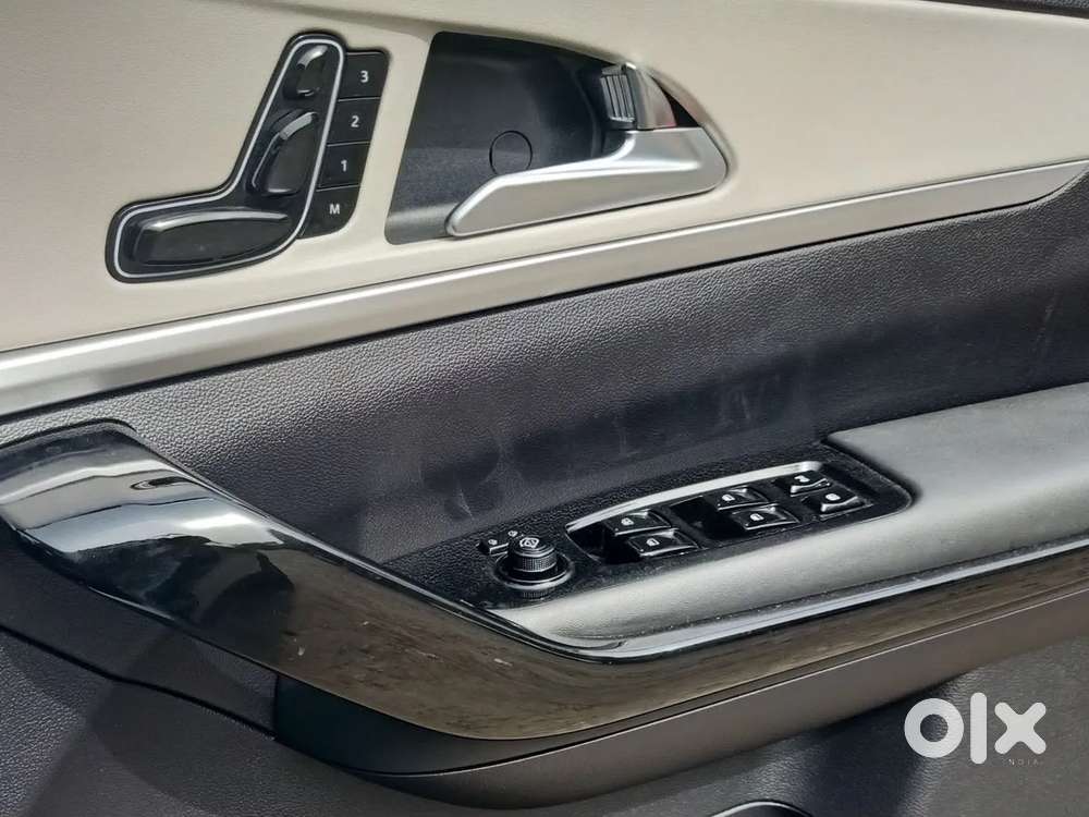 Mahindra Xuv700 Ax7 Luxury Pack Awd, 2023, Petrol