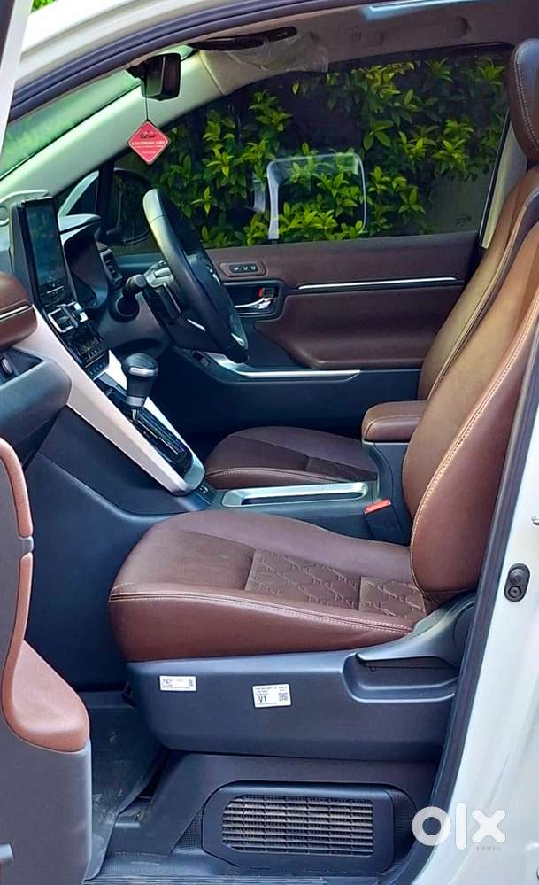 Toyota Innova Hycross 2.0 Zx Hybrid 7 Str, 2025, Petrol
