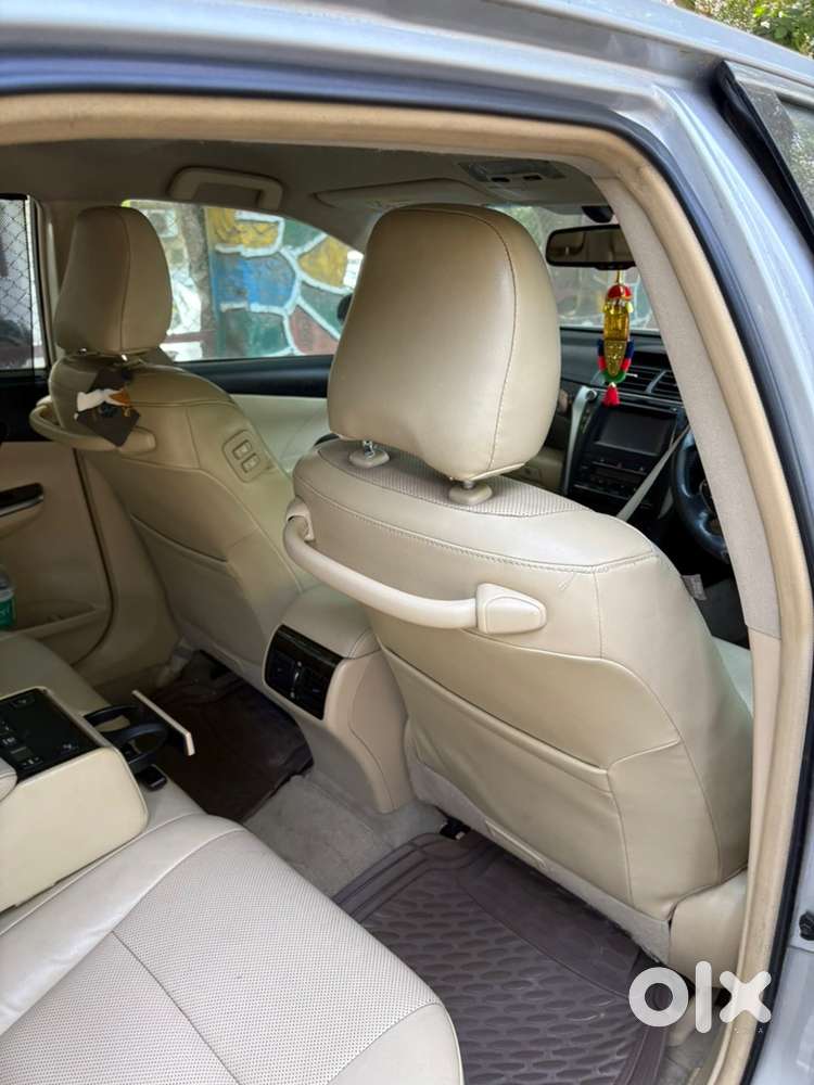 Toyota Camry Hybrid 2016 Km Driven