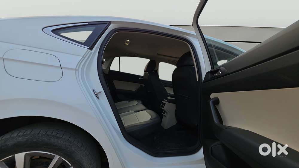 Skoda Slavia Style 1.0l Tsi Mt, 2022, Petrol