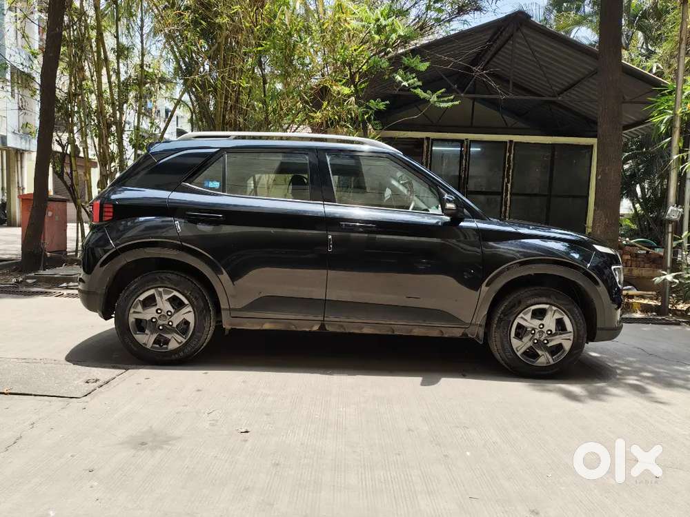 Hyundai Venue 2024 Sx 1.2 Petrol 22400 Km Driven