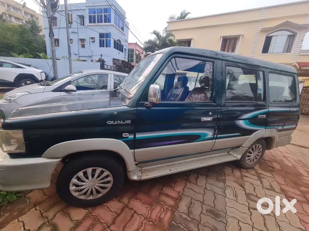 8 Seater Car