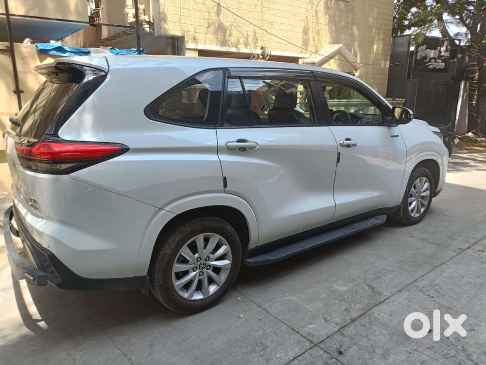 Toyota Innova Hycross 2.0 Vx Hybrid 8 Str, 2024
