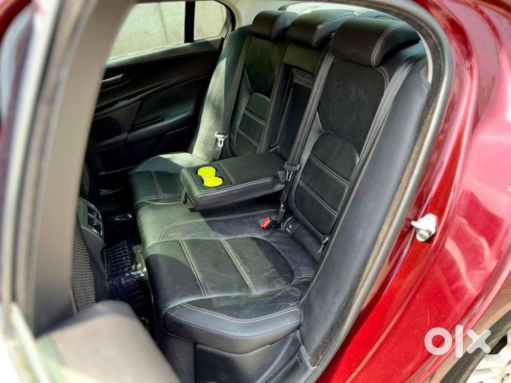 Jaguar Xe Portfolio, 2018, Petrol