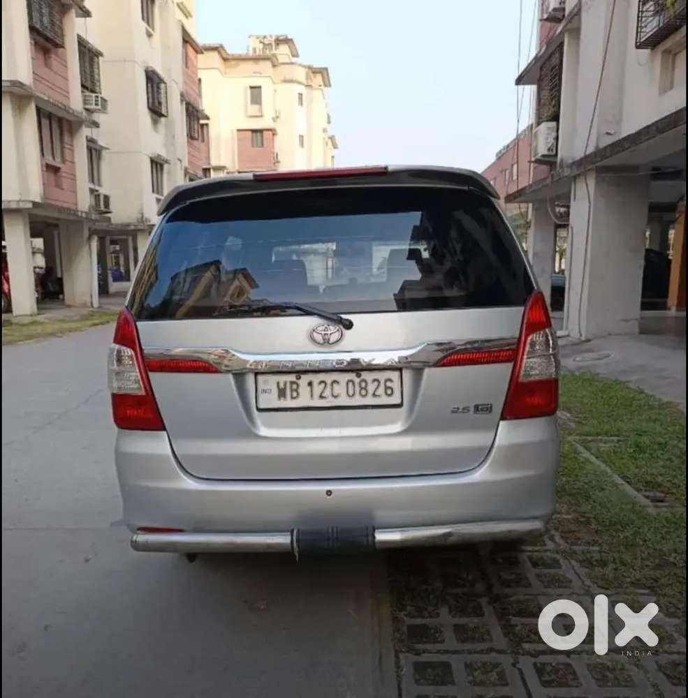 Toyota Innova Hycross 2012 Diesel 150000 Km Driven