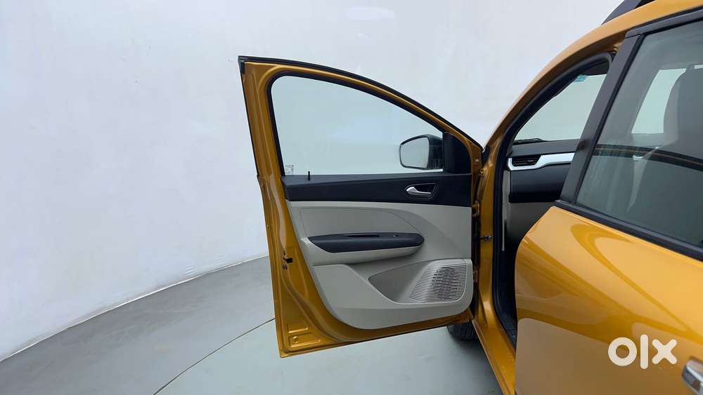 Renault Triber Rxz Easy-r Amt, 2025, Petrol