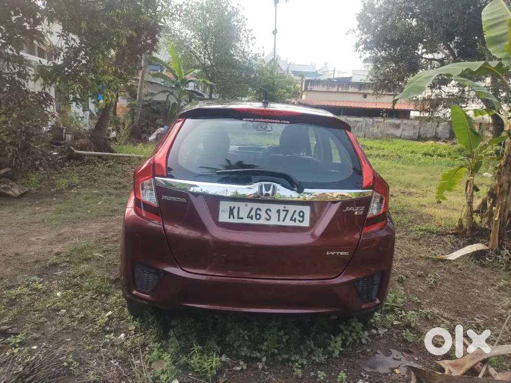 Honda Jazz 2018 Petrol 35000 Km Driven Company Service Well Maintend .